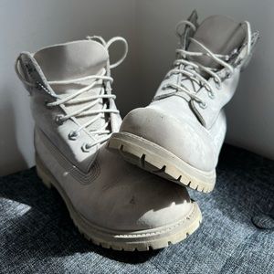 Gray Timberland boot. Women 8.